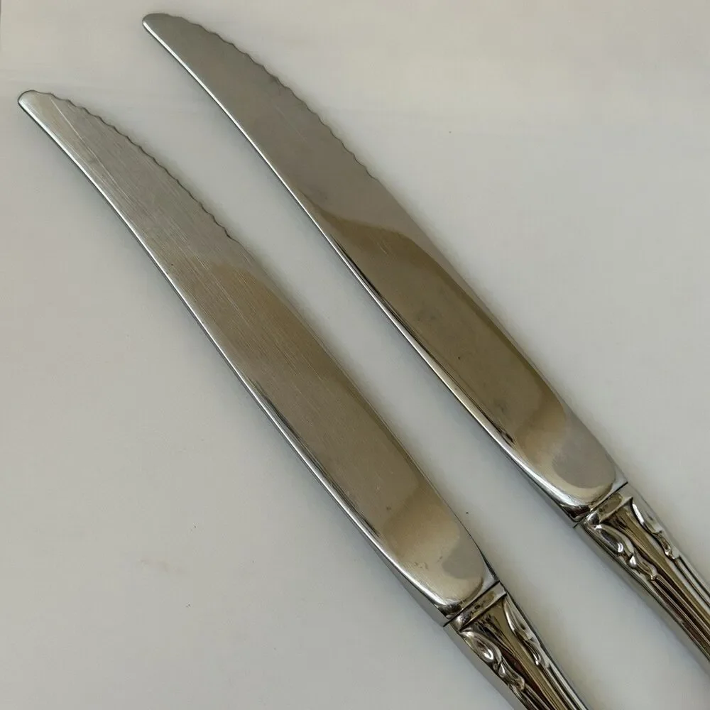 2pc Oneida Plantation Betty Crocker Steak Knives 9 1/8” Stainless Community